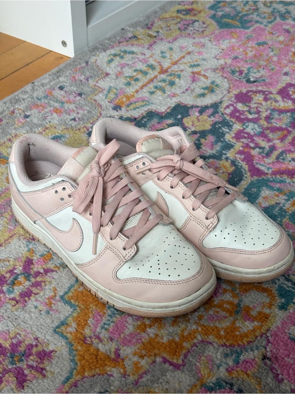 Nike Low-Top Sneakers in White & Pink